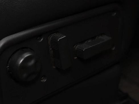 Used 2005 HUMMER H2 SUT w/ Preferred Equipment Group image 27