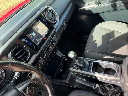 Used 2016 Toyota Tacoma TRD Off-Road AWD/4WD image 13