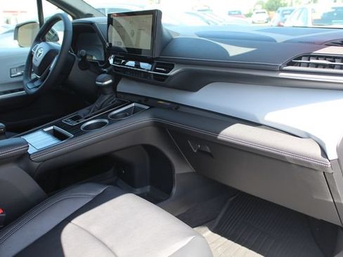 Certified 2026 Toyota Sienna XSE FWD image 26