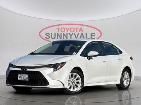 Used 2022 Toyota Corolla LE image 2