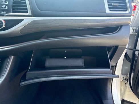Used 2019 Toyota Highlander Limited Platinum AWD/4WD image 33