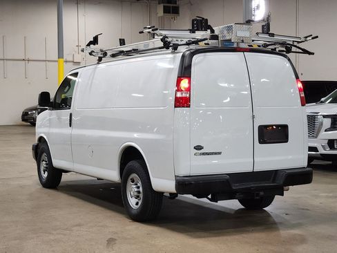 Used 2021 Chevrolet Express 3500 w/ Driver Convenience Package RWD image 11
