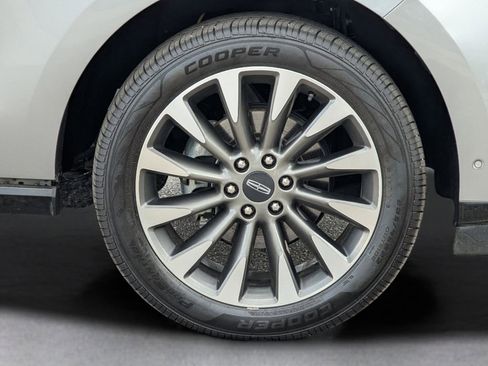 Used 2021 Lincoln Navigator Reserve w/ Luxury Package image 9