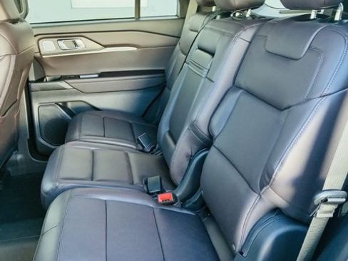 New 2025 Ford Explorer Platinum image 14