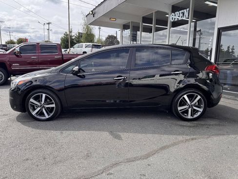 Used 2017 Kia Forte EX FWD image 2