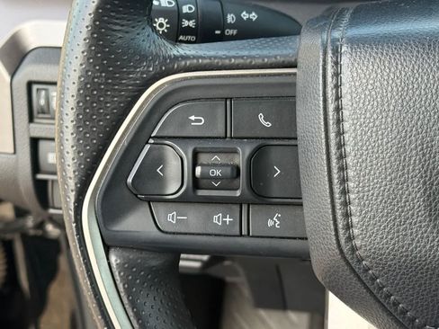 Used 2025 Toyota 4Runner SR5 AWD/4WD image 19
