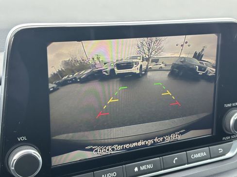 Used 2024 Nissan Rogue S image 18