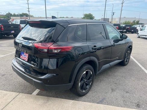 Used 2024 Nissan Rogue SV image 6