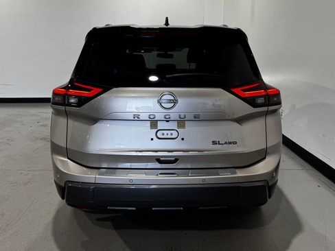 Used 2025 Nissan Rogue SL AWD/4WD image 24