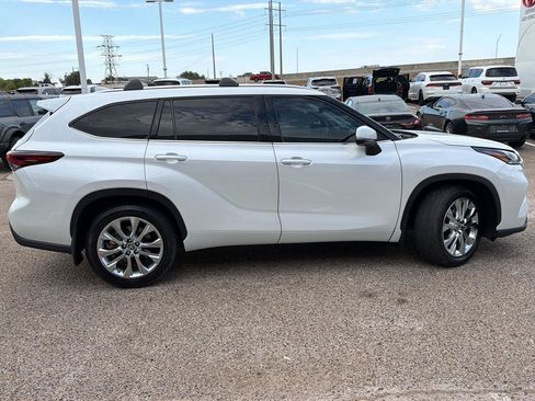 Certified 2024 Toyota Highlander Limited AWD/4WD image 2