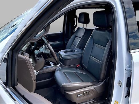 Used 2022 GMC Sierra 1500 Denali w/ Denali Premium Package AWD/4WD image 8