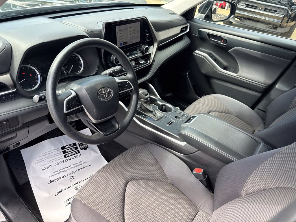 Used 2023 Toyota Highlander L FWD image 14
