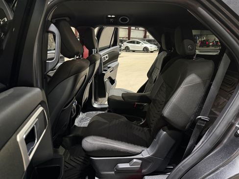 Used 2020 Ford Explorer XLT RWD image 17