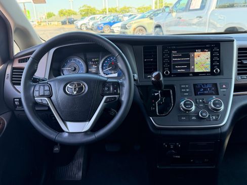 Used 2020 Toyota Sienna Limited Premium w/ Carpet Mat Package AWD/4WD image 24