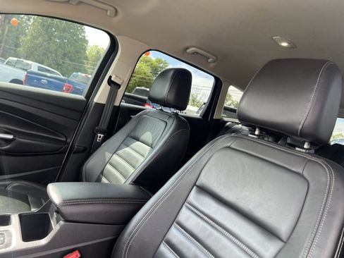 Used 2017 Ford Escape Titanium image 3