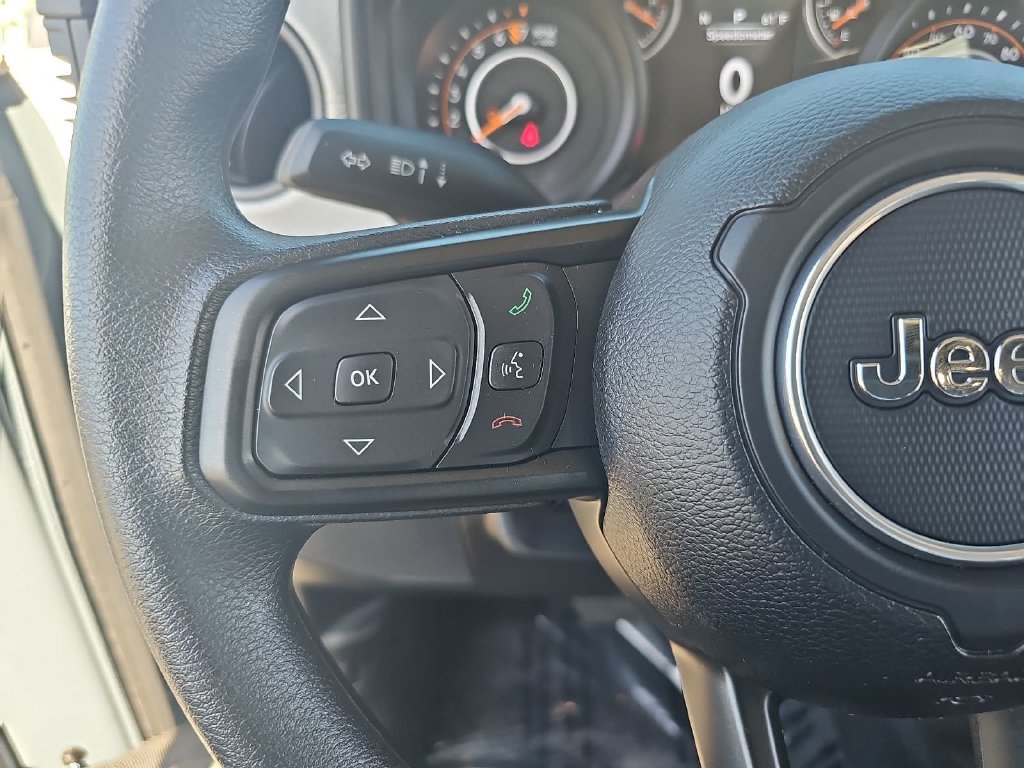 Used 2025 Jeep Gladiator Sport AWD/4WD image 16