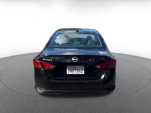 Used 2025 Nissan Altima 2.5 SV image 12