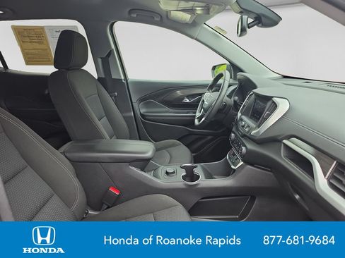 Used 2024 GMC Terrain SLE w/ Elevation Edition FWD image 17