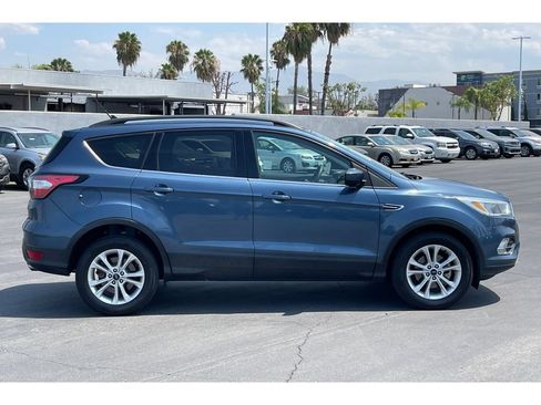 Used 2018 Ford Escape SE w/ SE Sync 3 Package FWD image 8