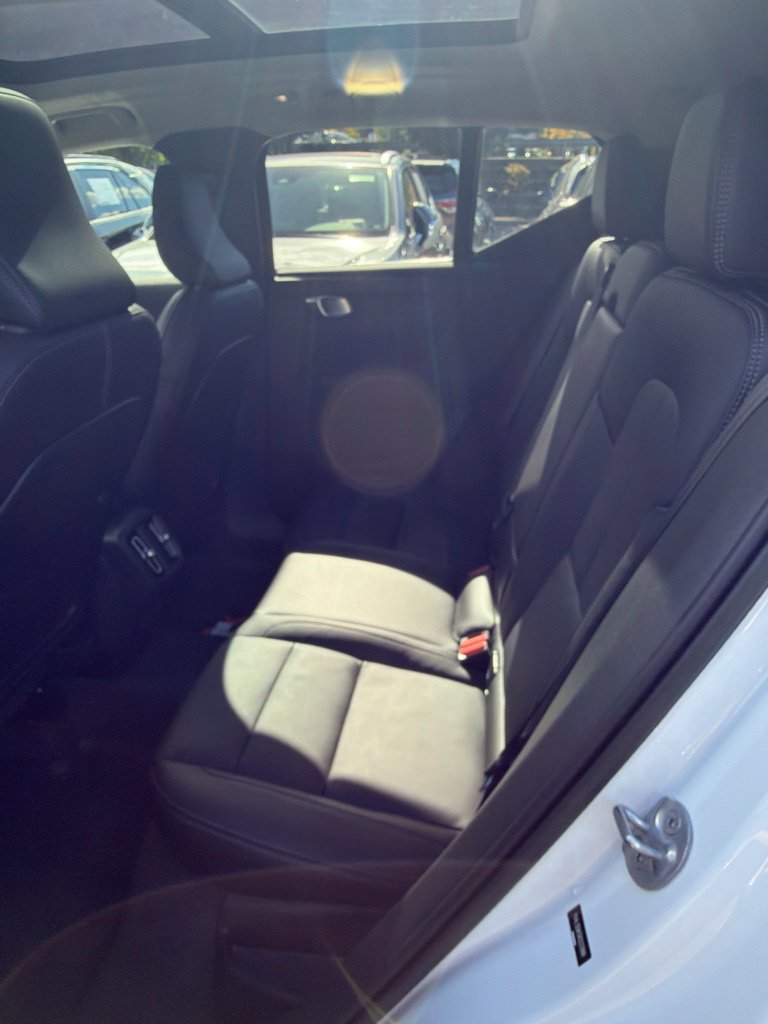 Certified 2024 Volvo XC40 B5 Core AWD/4WD image 9