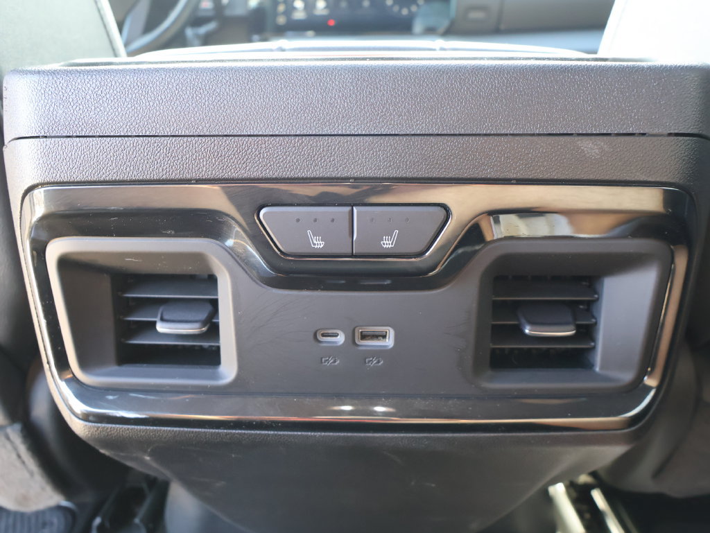 Used 2024 GMC Sierra 2500 AT4 w/ AT4 Premium Plus Package AWD/4WD image 32