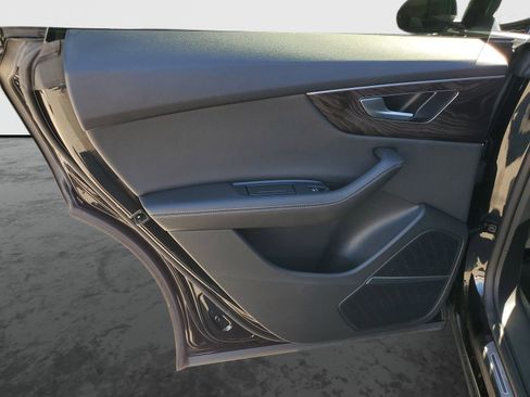 Used 2023 Audi Q8 Premium Plus w/ Premium Plus Package image 16