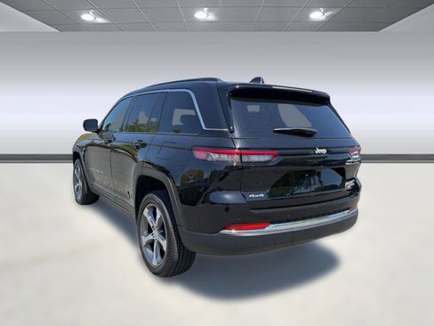 Used 2025 Jeep Grand Cherokee Limited AWD/4WD image 3