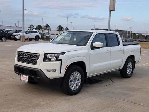 Certified 2024 Nissan Frontier SV w/ SV Convenience Package image 3