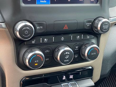 Used 2022 RAM 1500 Laramie AWD/4WD image 19