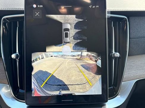 New 2026 Volvo XC90 B5 Plus w/ Protection Package Premier image 32