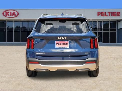New 2025 Kia Sorento S image 4