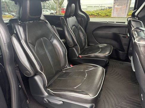 Used 2019 Chrysler Pacifica Limited w/ Advanced Safetytec Group image 22