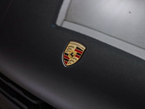 Certified 2025 Porsche Macan image 12