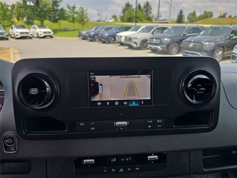 Used 2022 Mercedes-Benz Sprinter 2500 image 23