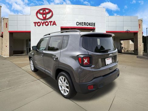 Used 2021 Jeep Renegade Latitude FWD image 7