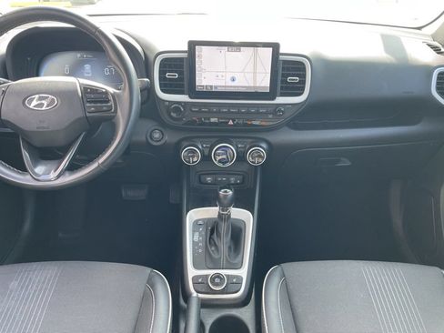 Used 2024 Hyundai Venue Limited FWD image 11