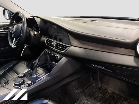 Used 2019 Alfa Romeo Giulia Ti w/ Quick Order Package 22X Lusso image 30