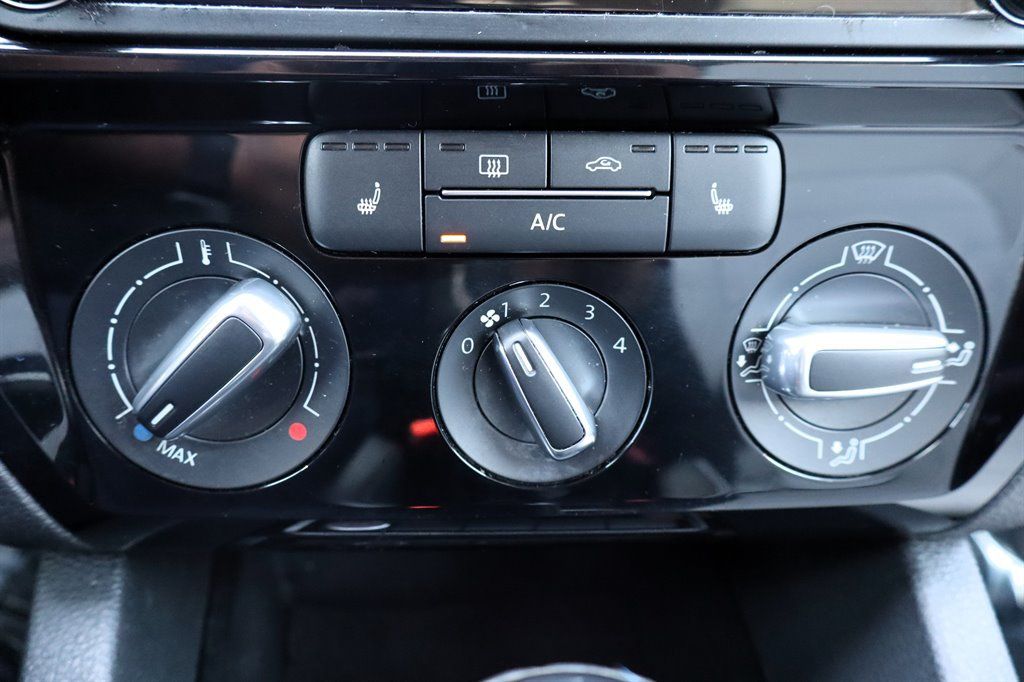 Used 2016 Volkswagen Jetta Sport FWD image 29