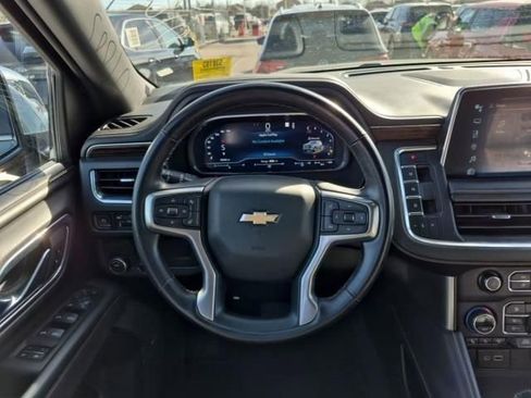 Used 2023 Chevrolet Suburban Premier image 5