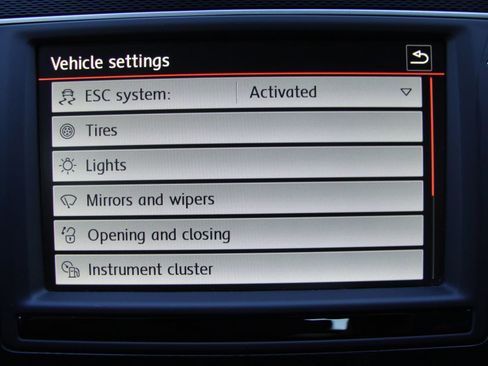 Used 2017 Volkswagen Golf S image 19