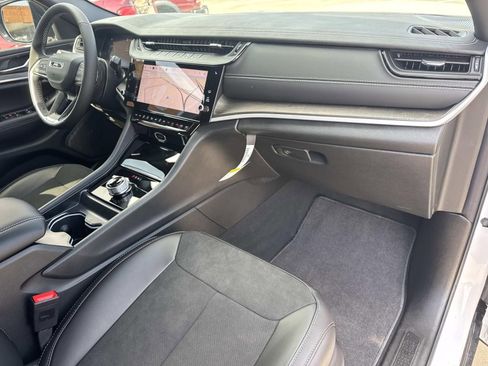 New 2026 Jeep Grand Cherokee Altitude image 11