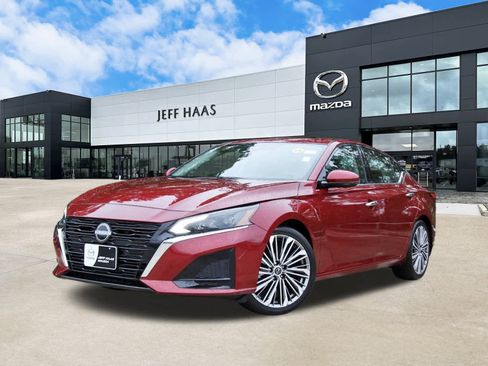 Used 2025 Nissan Altima 2.5 SL image 1