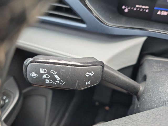 Used 2024 Volkswagen Taos SE w/ Panoramic Sunroof Package FWD image 24