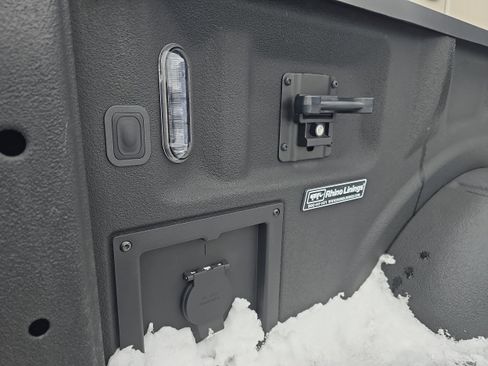 Used 2022 Ford F150 Lariat w/ Equipment Group 502A High image 9