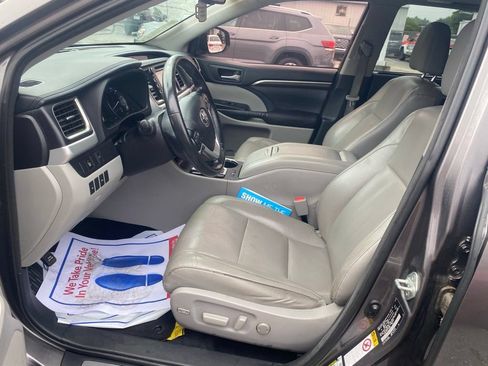 Used 2015 Toyota Highlander Limited AWD/4WD image 6
