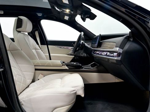 Used 2023 BMW 760i xDrive w/ Luxury Rear Seating Package AWD/4WD image 22