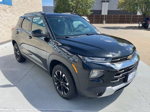 Used 2023 Chevrolet TrailBlazer LT w/ Convenience Package AWD/4WD image 3