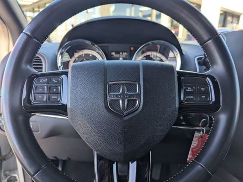 Used 2019 Dodge Grand Caravan SE image 18