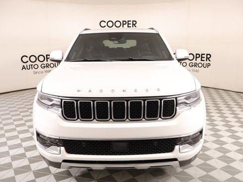 Used 2022 Jeep Wagoneer Series III w/ Premium Group I AWD/4WD image 10