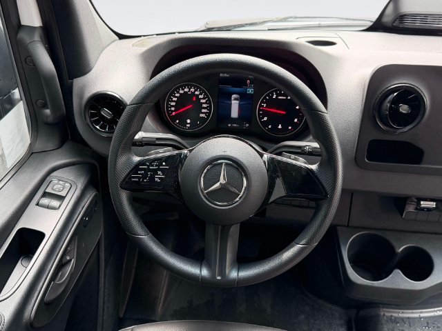 Used 2025 Mercedes-Benz Sprinter 2500 image 15